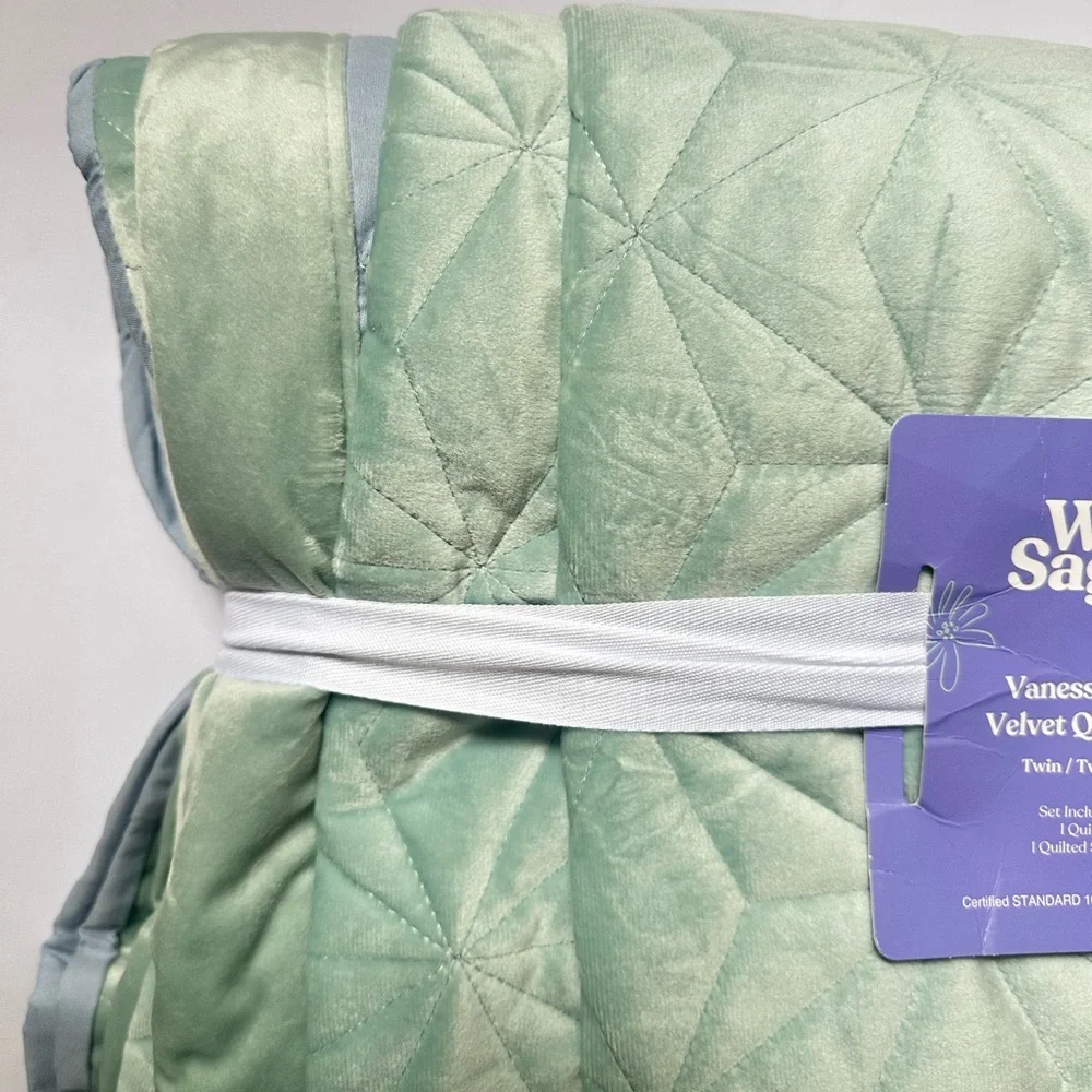 Wild Sage Vanessa Velvet 2-Piece Twin/Twin XL Quilt Set in Ether Blue NWT